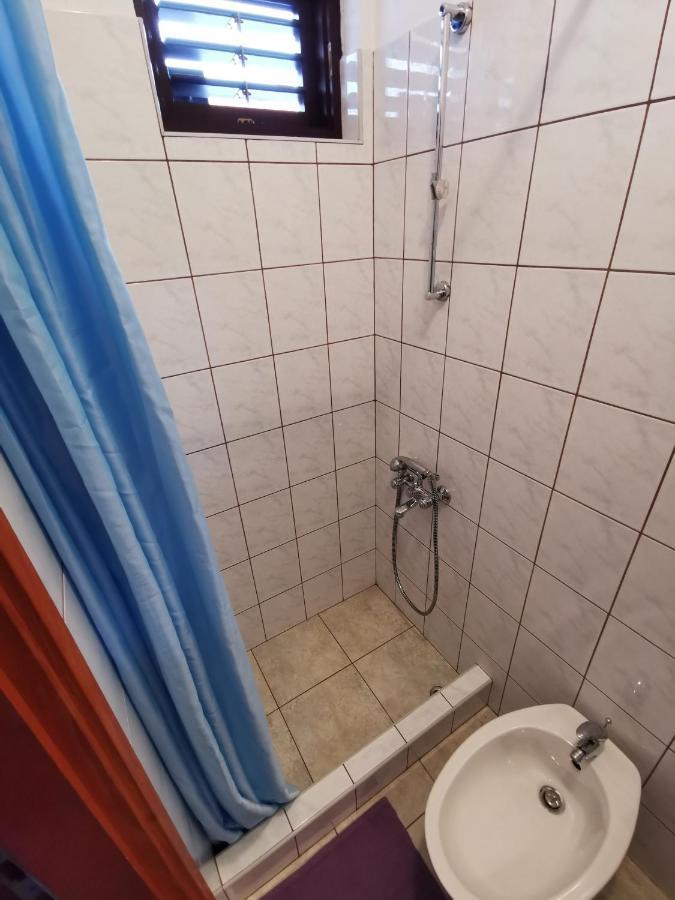 Apartmani Mate Vrban Karlobag Exteriör bild