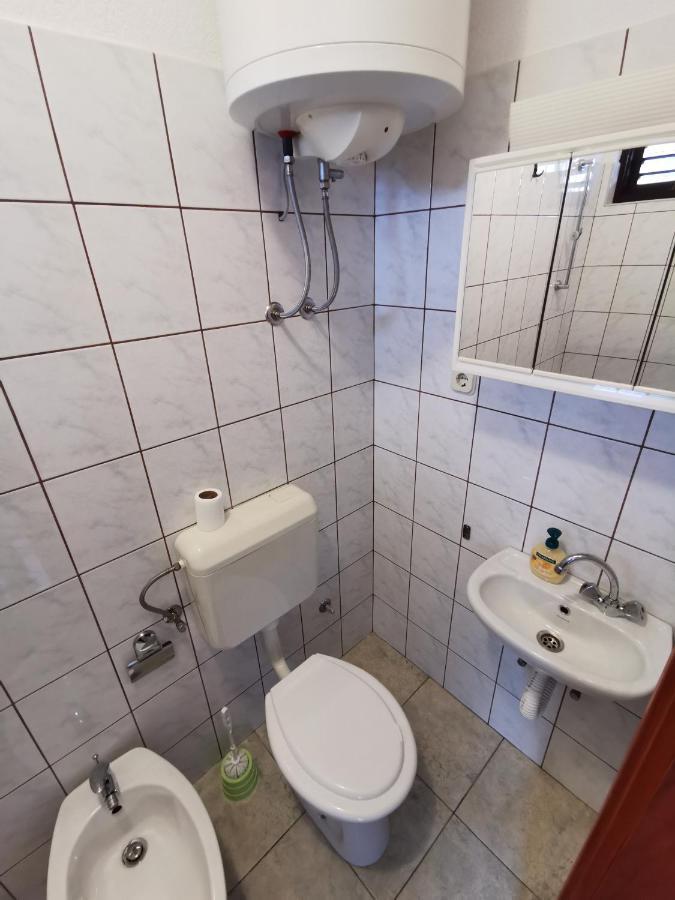 Apartmani Mate Vrban Karlobag Exteriör bild