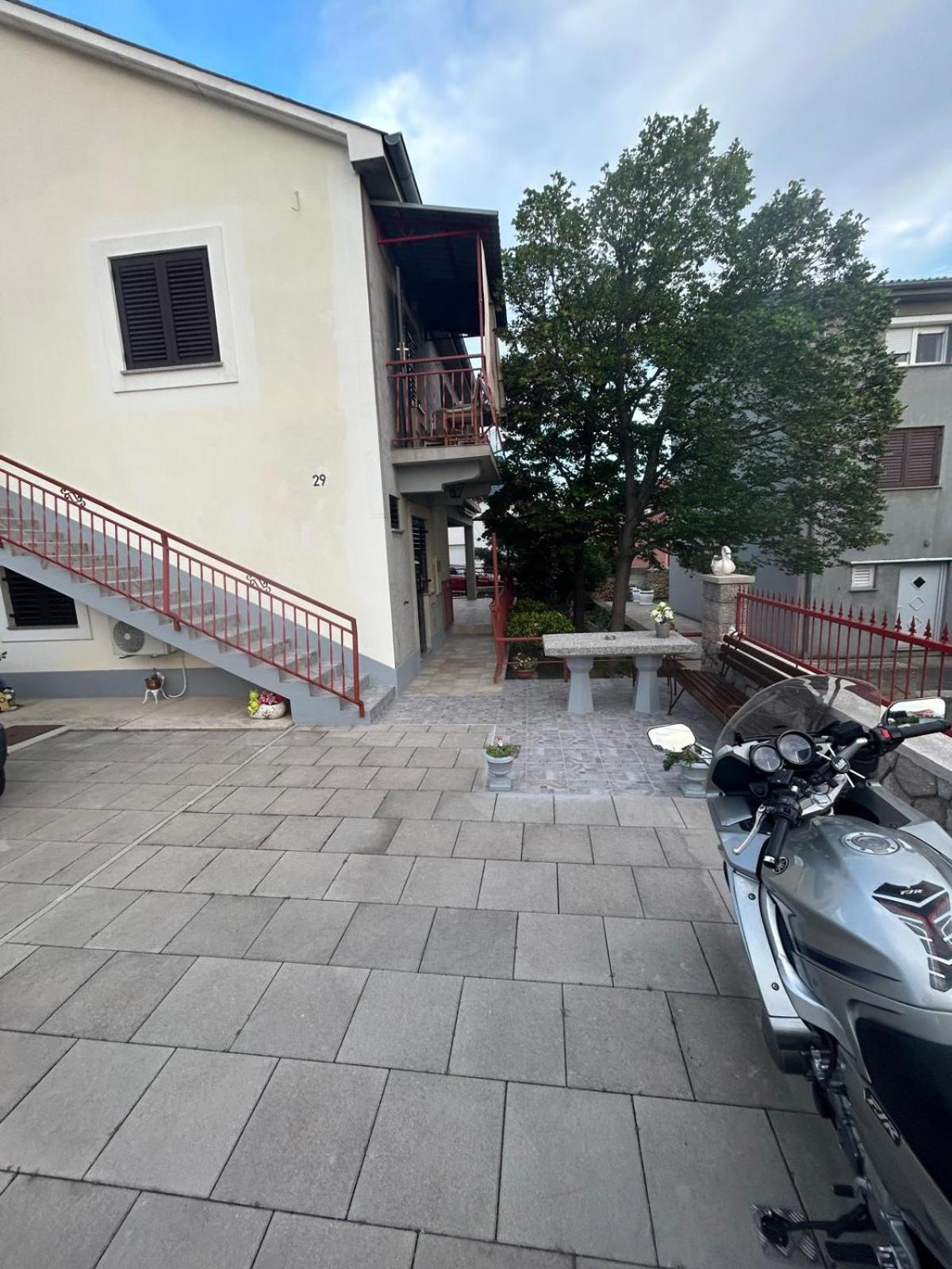 Apartmani Mate Vrban Karlobag Exteriör bild