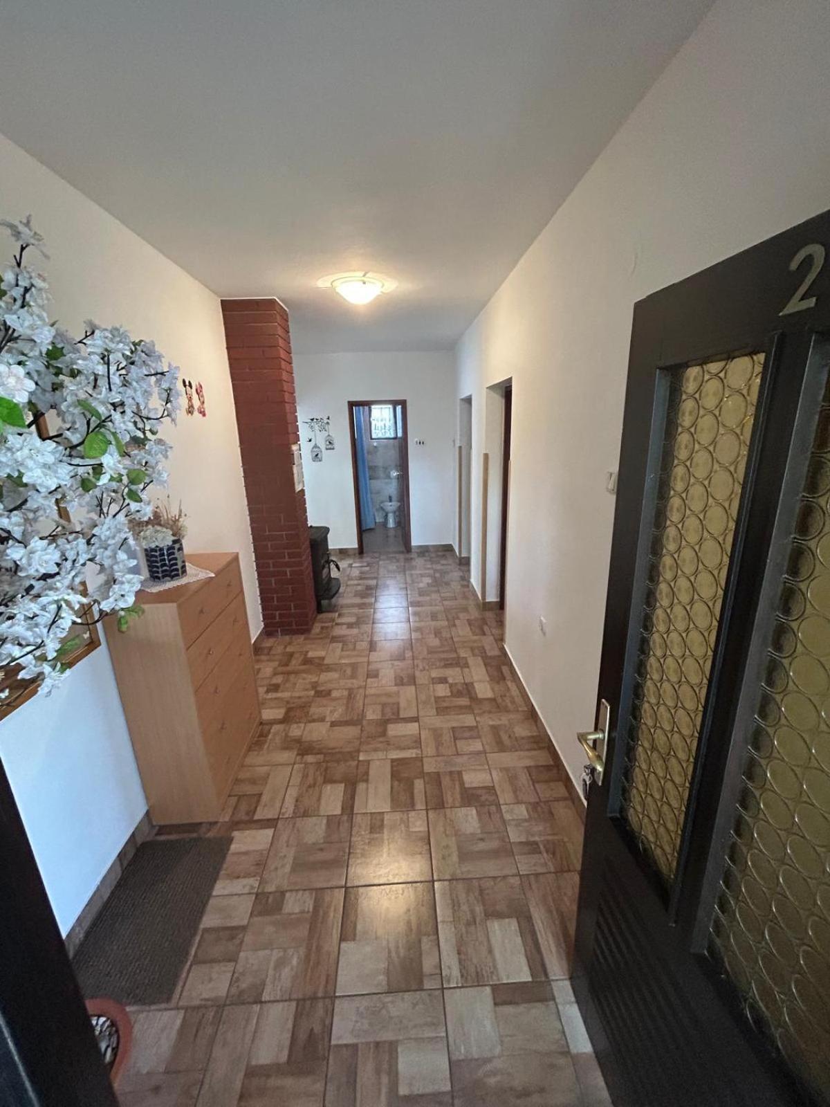 Apartmani Mate Vrban Karlobag Exteriör bild