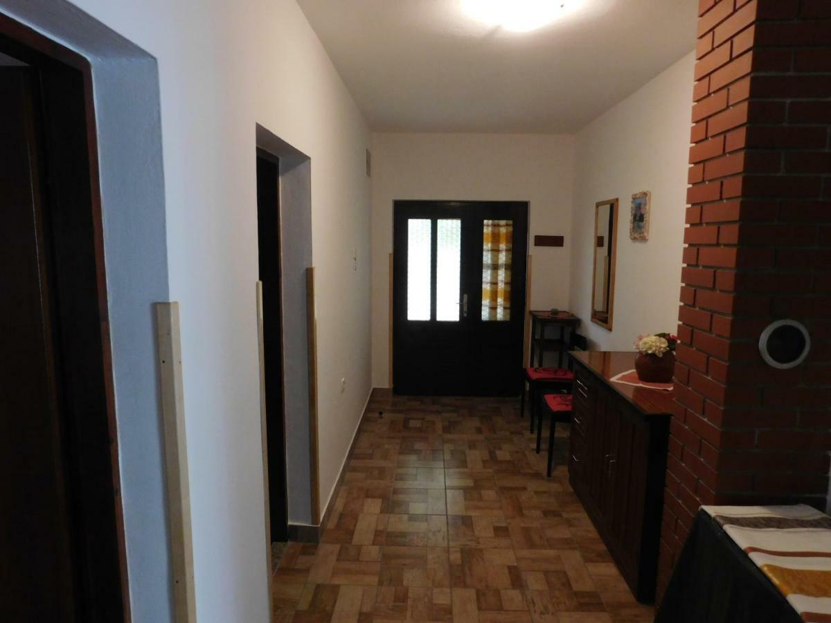 Apartmani Mate Vrban Karlobag Exteriör bild